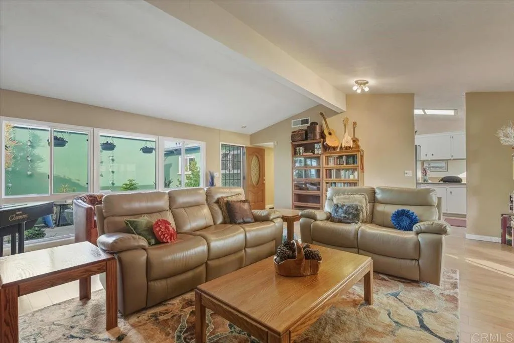 https://cdn.realtyfeed.com/cdn/127/306617210/27d94f636d377e8c9cf724dd436e3623.webp