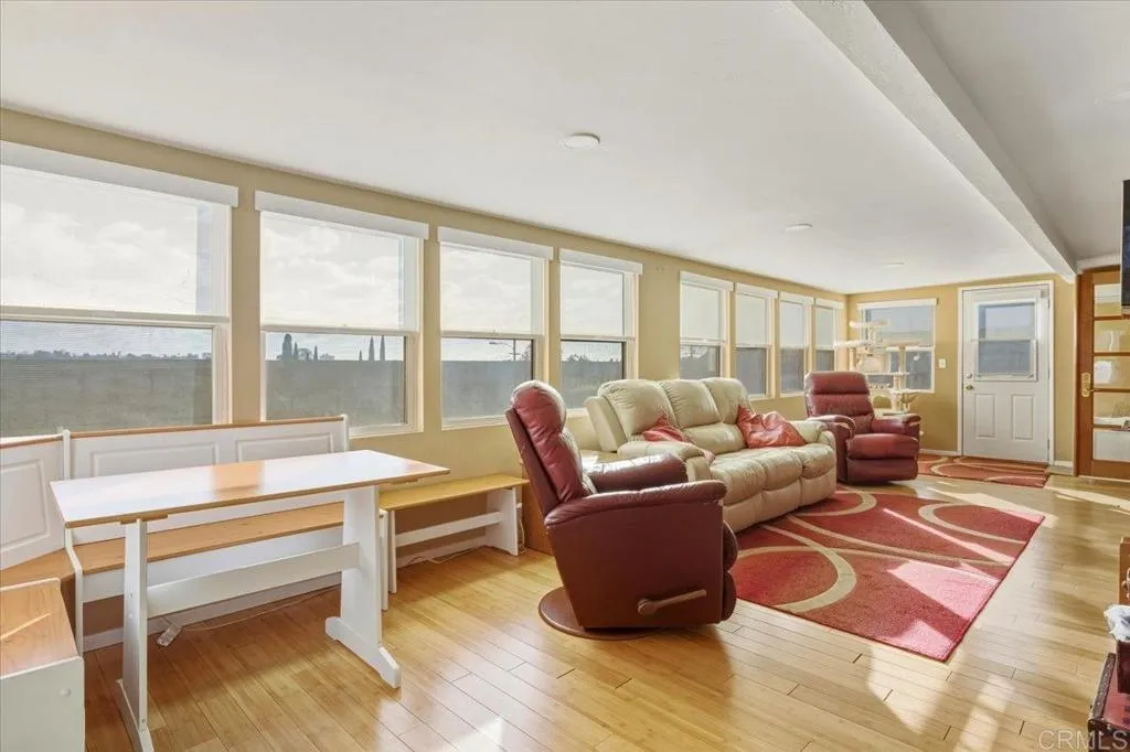 https://cdn.realtyfeed.com/cdn/127/306617210/78d5a9cdbc56d38f29f4fd743228d35d.webp