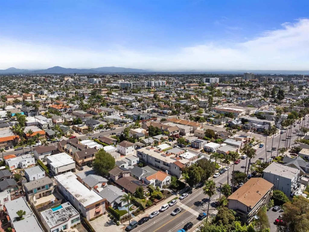 https://cdn.realtyfeed.com/cdn/127/306617237/2ad52df306b51cba3292c62f282be861.webp