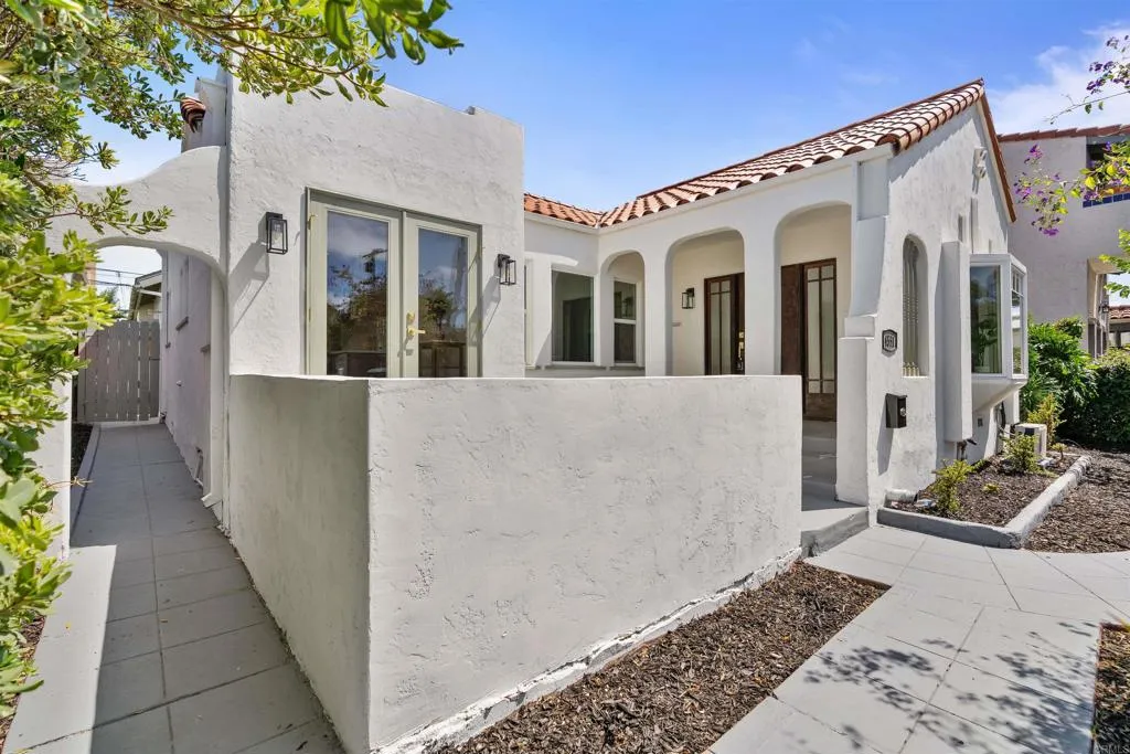https://cdn.realtyfeed.com/cdn/127/306617237/2b30fc168163c529a74ba9ab134bec3d.webp