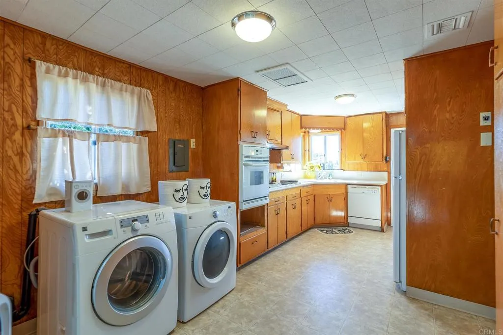 https://cdn.realtyfeed.com/cdn/127/306617319/19055d548277296fd2745385483068da.webp
