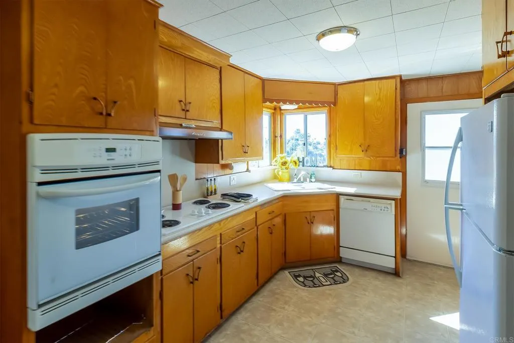 https://cdn.realtyfeed.com/cdn/127/306617319/24f8f1ec2e5b1015a46ffc131c4275fd.webp