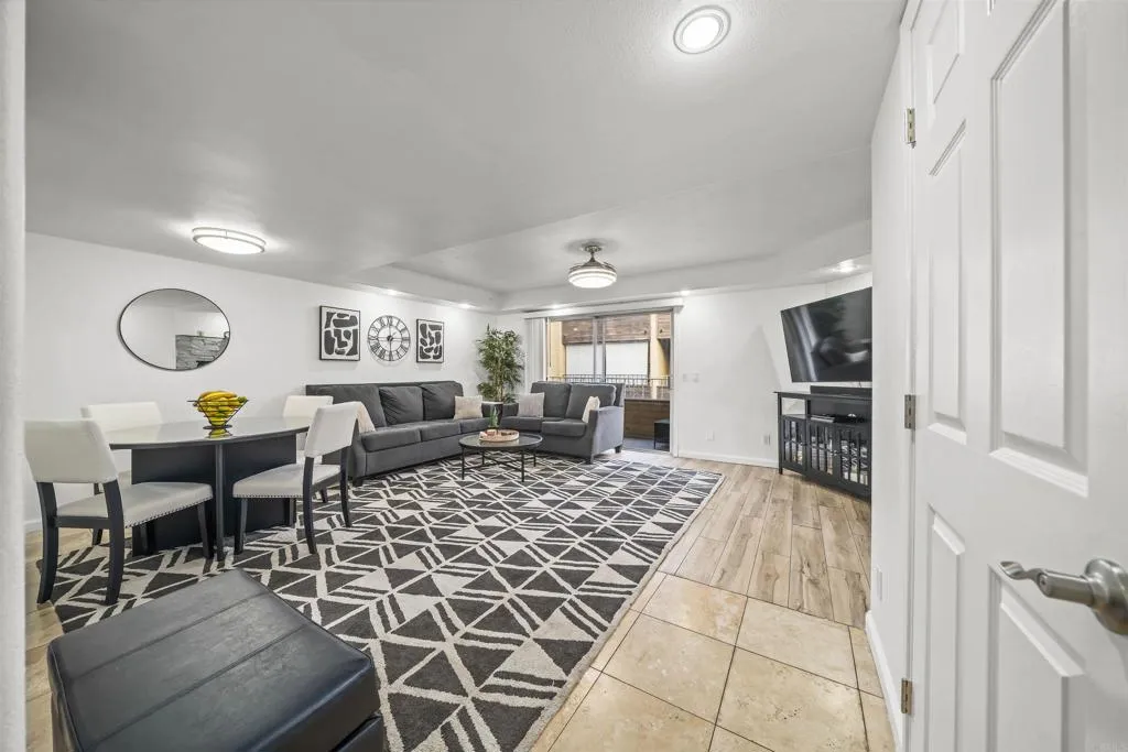 https://cdn.realtyfeed.com/cdn/127/306617356/19ec9f5f98fcb533674d7f2de9ece4cc.webp