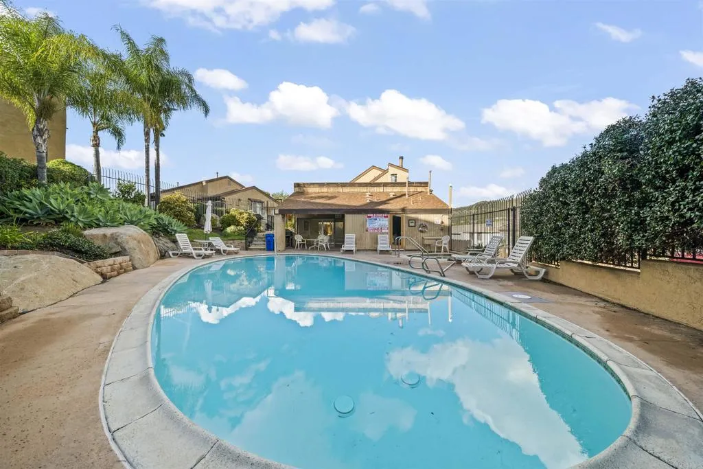 https://cdn.realtyfeed.com/cdn/127/306617356/4cd7aaeb74bc60c96660965f4c6c68de.webp