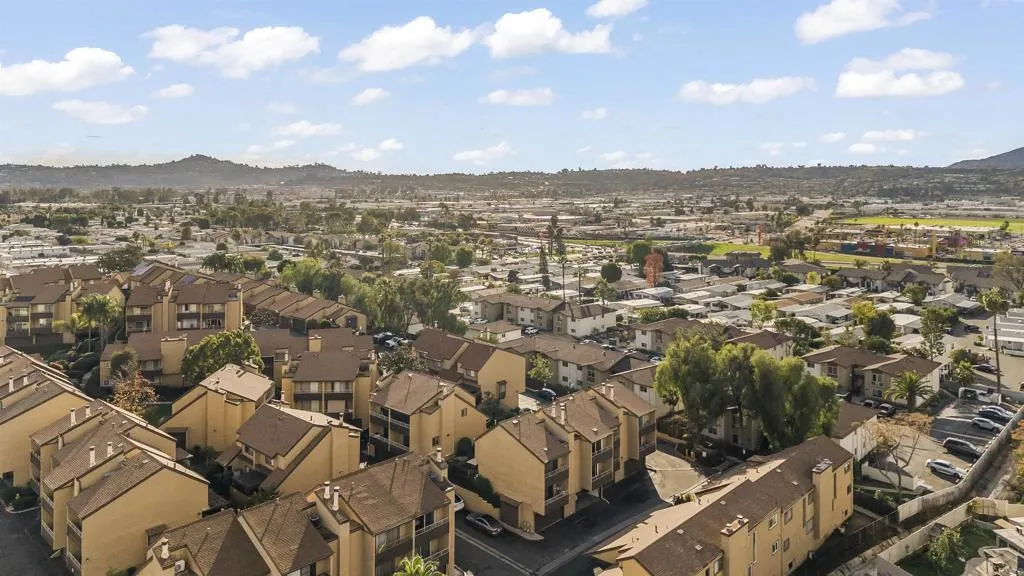 https://cdn.realtyfeed.com/cdn/127/306617356/fc783921fa7869795359e320b252713a.webp