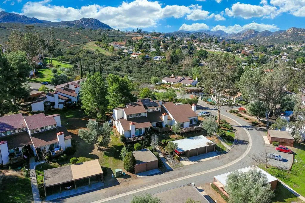 https://cdn.realtyfeed.com/cdn/127/306617384/f9c654e0564cf8bbefe8c76781aea403.webp