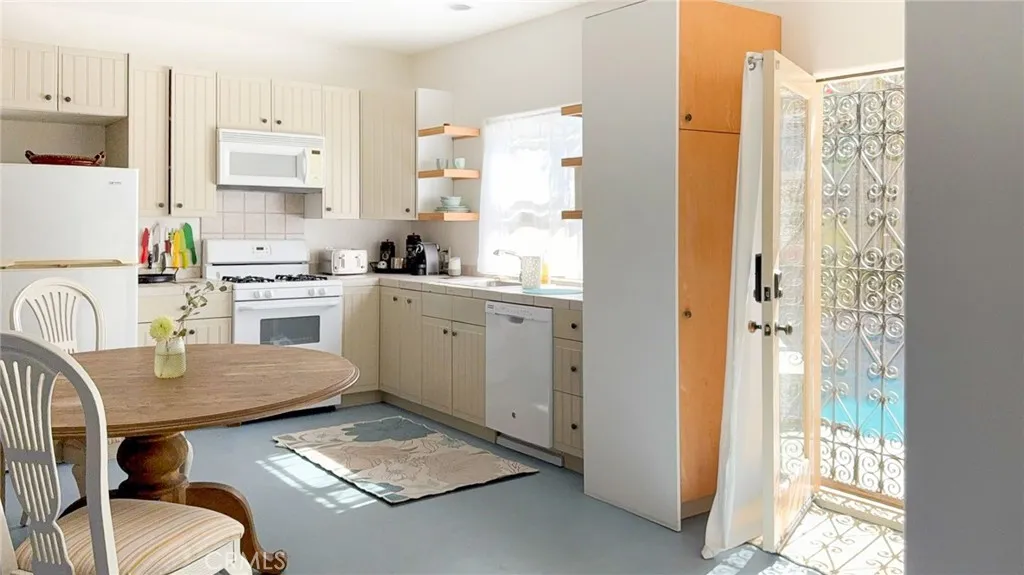 3524 Grand View Boulevard, Los Angeles, CA, 90066