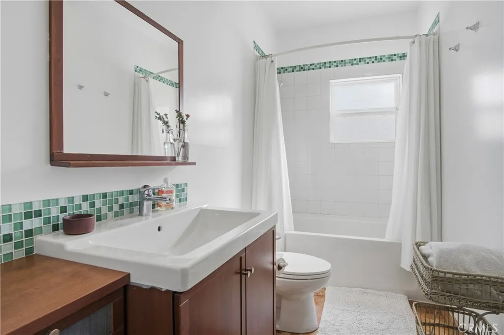 3524 Grand View Boulevard, Los Angeles, CA, 90066