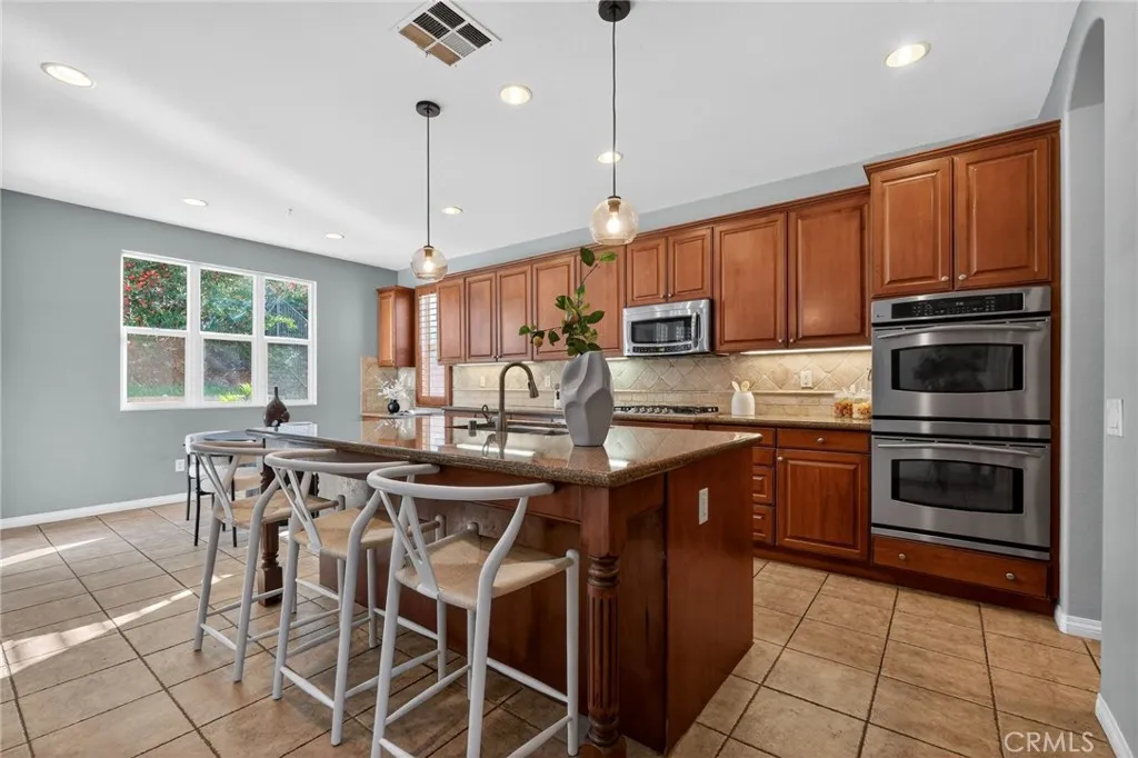 https://cdn.realtyfeed.com/cdn/127/306617653/3b317c808d04a743aa8a5e450160c5d7.webp