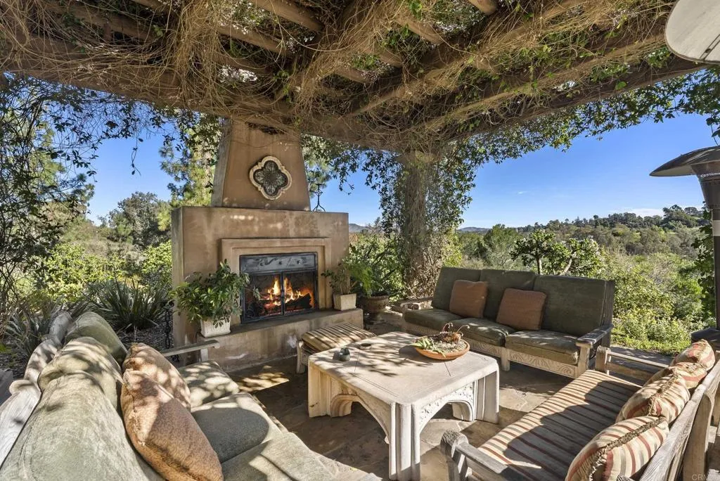 https://cdn.realtyfeed.com/cdn/127/306617749/9a238c61993b13caa41b1025092a191d.webp