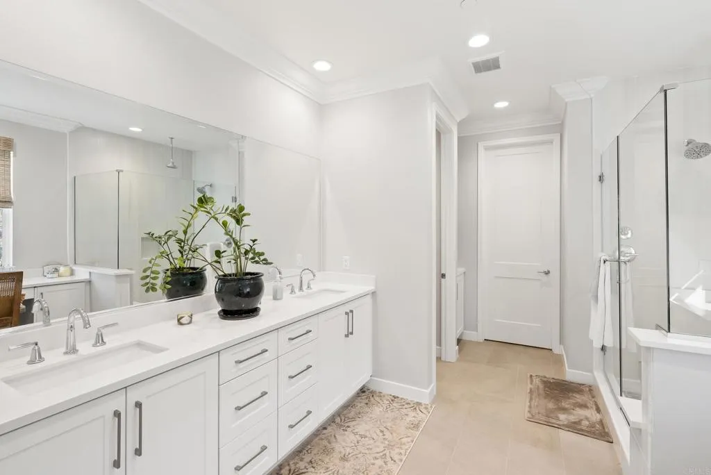 https://cdn.realtyfeed.com/cdn/127/306617798/73708d95de8c4ebafab1e87024faa4f4.webp