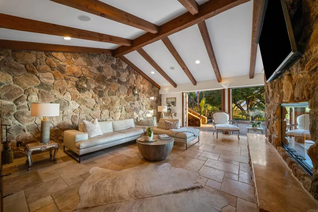 https://cdn.realtyfeed.com/cdn/127/306617881/9c0ed3218a0a30cd126bc50872b76d16.webp