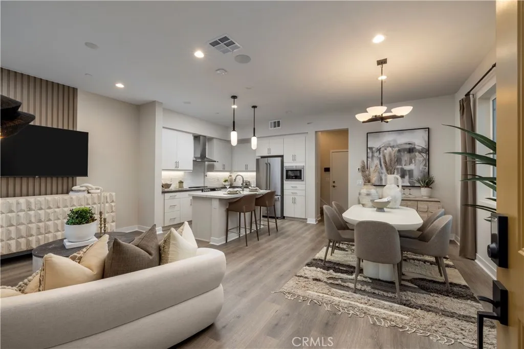https://cdn.realtyfeed.com/cdn/127/306617966/1eb1471c646c6bfbbc1cddbcc0d38c21.webp
