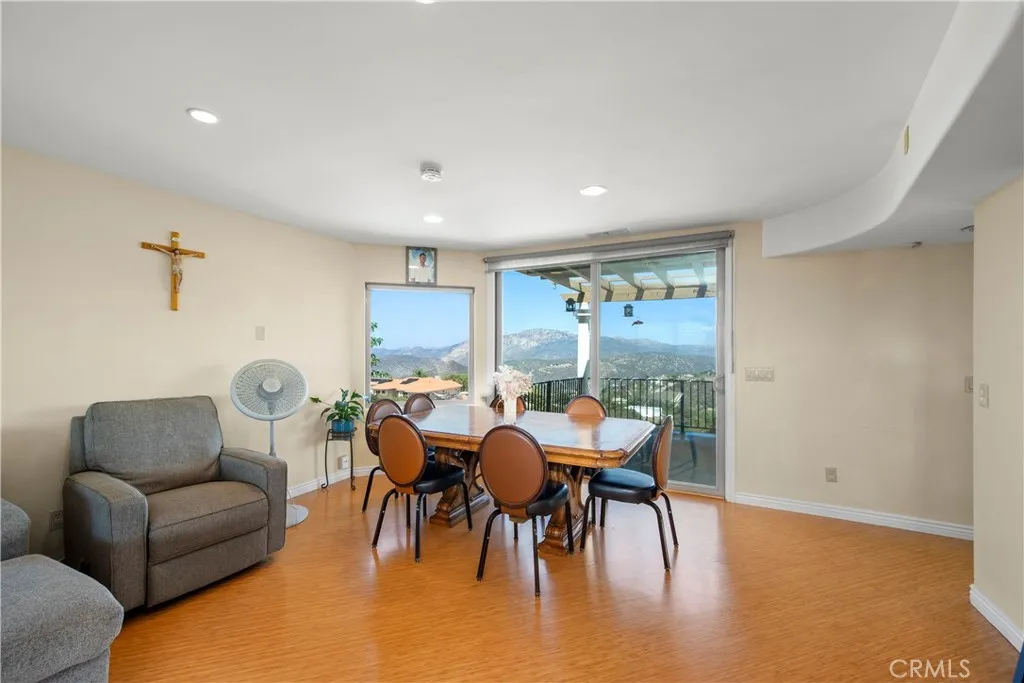 https://cdn.realtyfeed.com/cdn/127/306618015/ad76fdce021d91a3254748f3fb88dad3.webp