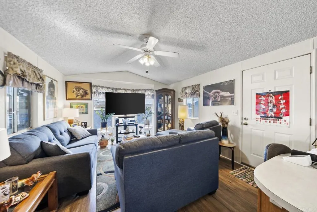 https://cdn.realtyfeed.com/cdn/127/306618052/55214cdf91b43fb96634c3247dadd48f.webp
