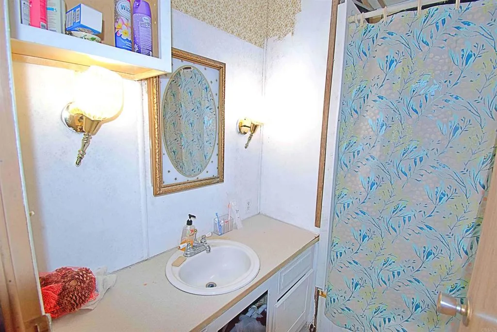 https://cdn.realtyfeed.com/cdn/127/306618053/1dd0d181b54b3e9b5988d7c272180260.webp