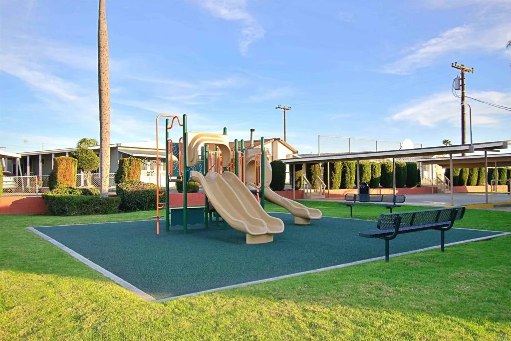 https://cdn.realtyfeed.com/cdn/127/306618053/2f20643340a34335be597625cc52e661.webp