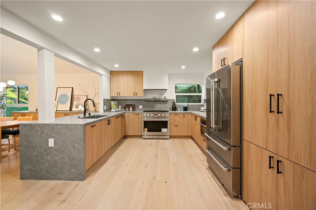 Sherman Oaks, CA 91403