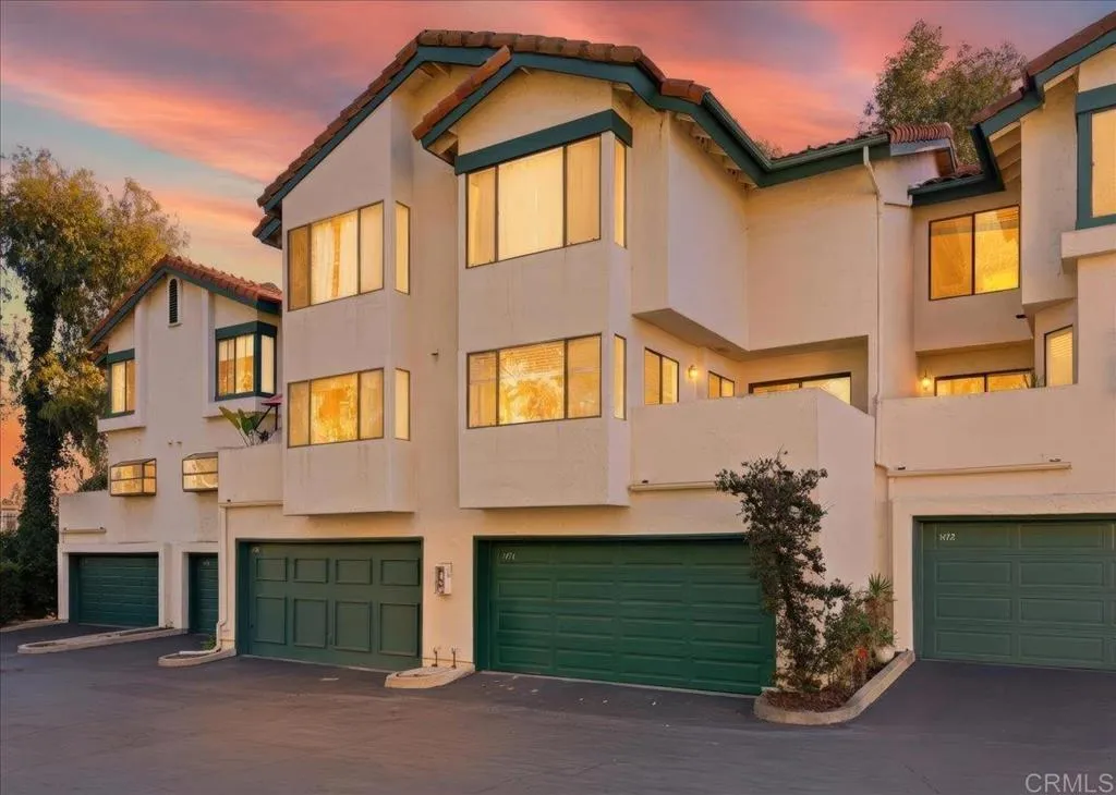 https://cdn.realtyfeed.com/cdn/127/306618101/688fd966b15c6173e2296115278af9a6.webp