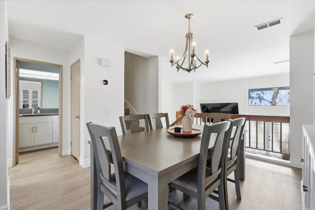 https://cdn.realtyfeed.com/cdn/127/306618101/7e691b9d578fb134bdf81f72bef0b18c.webp