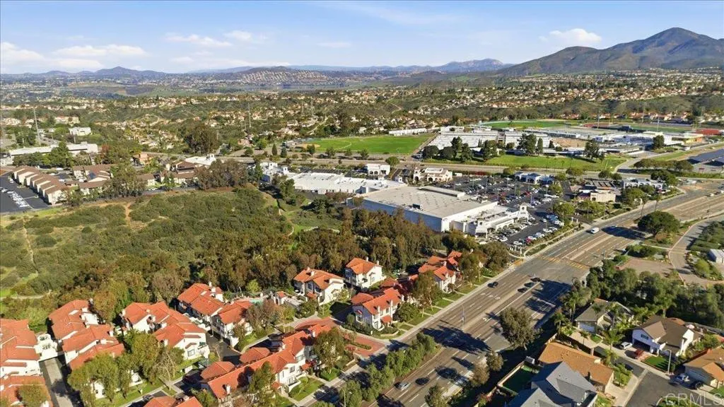 https://cdn.realtyfeed.com/cdn/127/306618101/9e21be3307cd0f0086633b56573987e3.webp