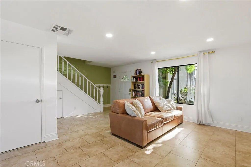 https://cdn.realtyfeed.com/cdn/127/306618189/05b8e76183ff73ef4f7898dd715f9b4a.webp