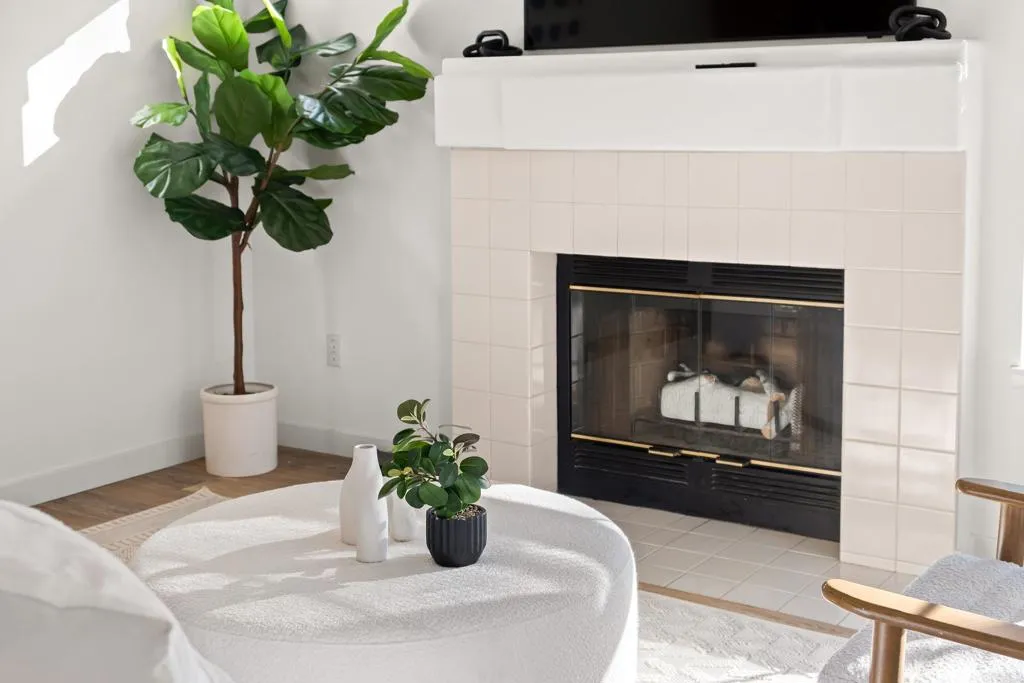 https://cdn.realtyfeed.com/cdn/127/306618242/01b61c6dab24bcb6dc74305246e3f915.webp