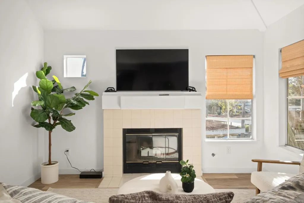 https://cdn.realtyfeed.com/cdn/127/306618242/934b71760c504fd9456212a908c3e0d4.webp
