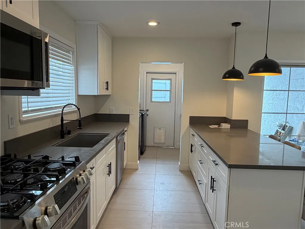 Tarzana, CA 91335