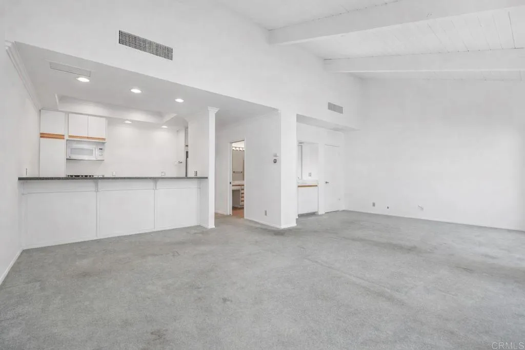 https://cdn.realtyfeed.com/cdn/127/306618295/6d468a1b1c5d9c3bdde23bb6d0084e1d.webp