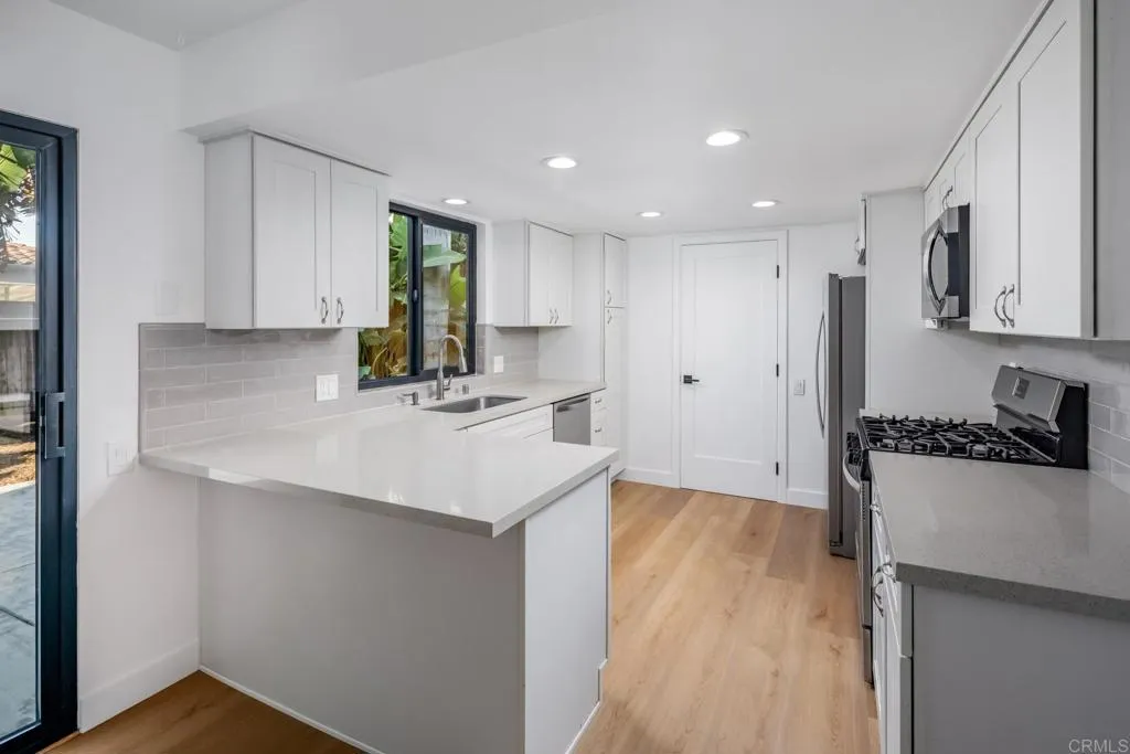 250 Hillcrest Drive, Encinitas, CA, 92024