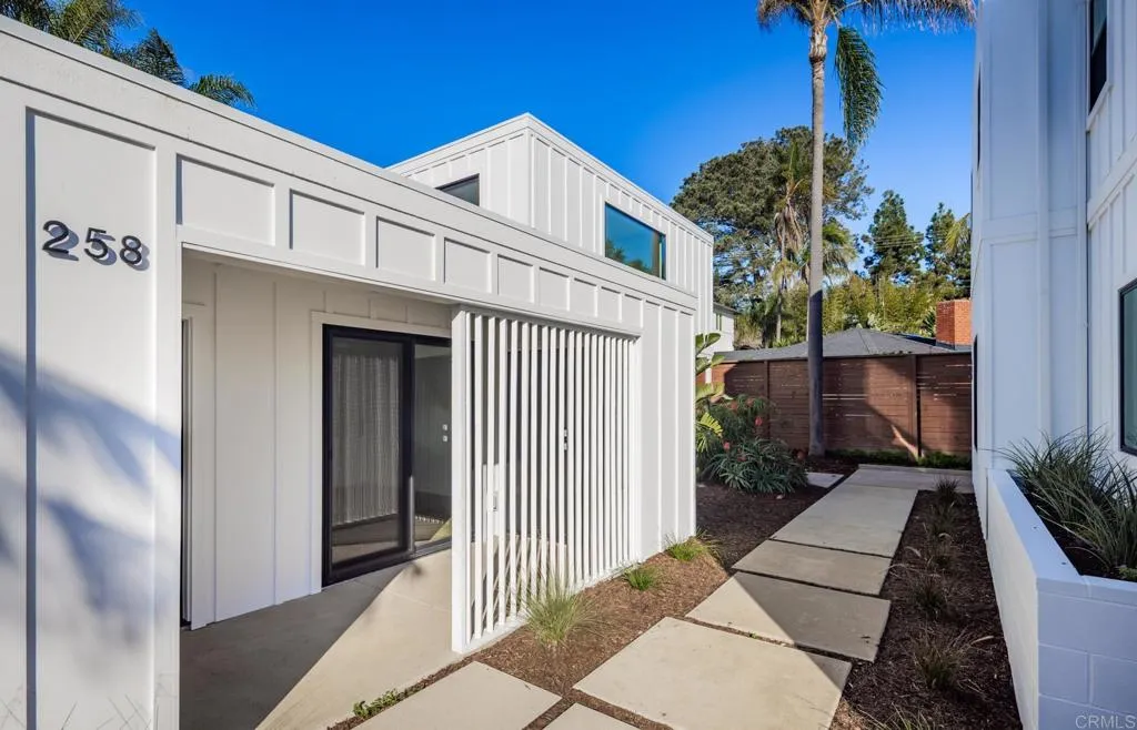 250 Hillcrest Drive, Encinitas, CA, 92024