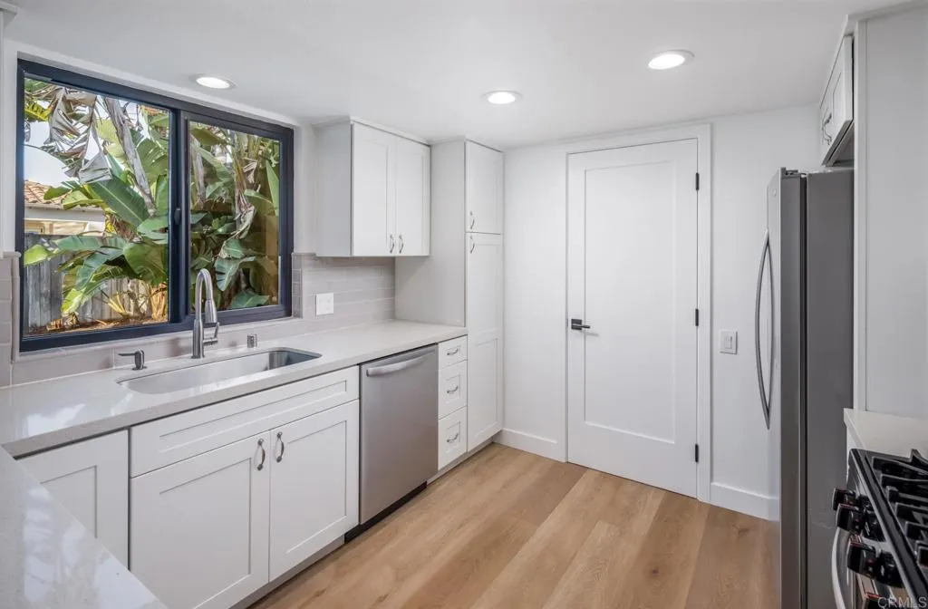 250 Hillcrest Drive, Encinitas, CA, 92024