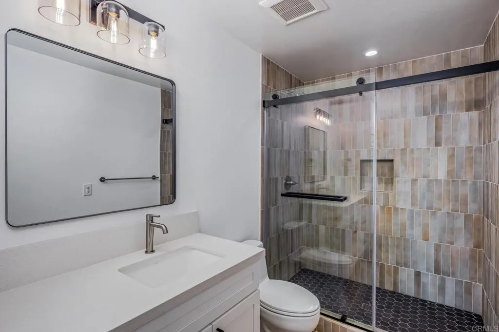 250 Hillcrest Drive, Encinitas, CA, 92024