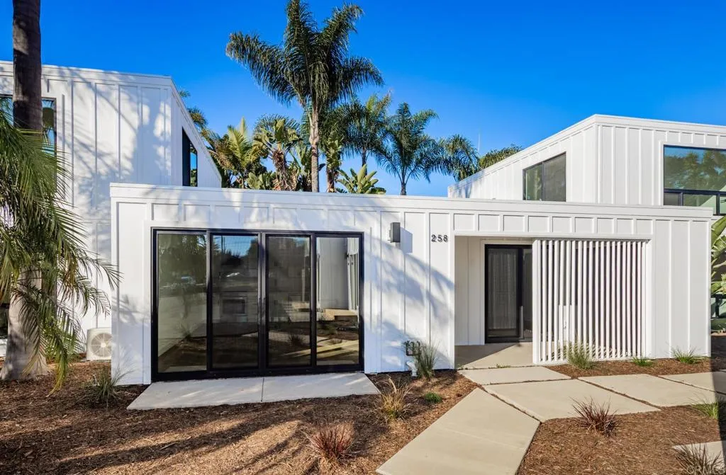 250 Hillcrest Drive, Encinitas, CA, 92024