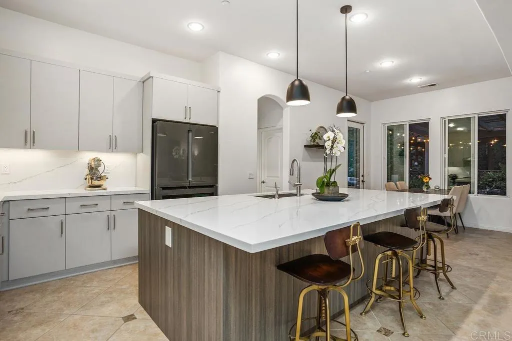https://cdn.realtyfeed.com/cdn/127/306618373/64a832920d0bb73d41bd74e786029885.webp