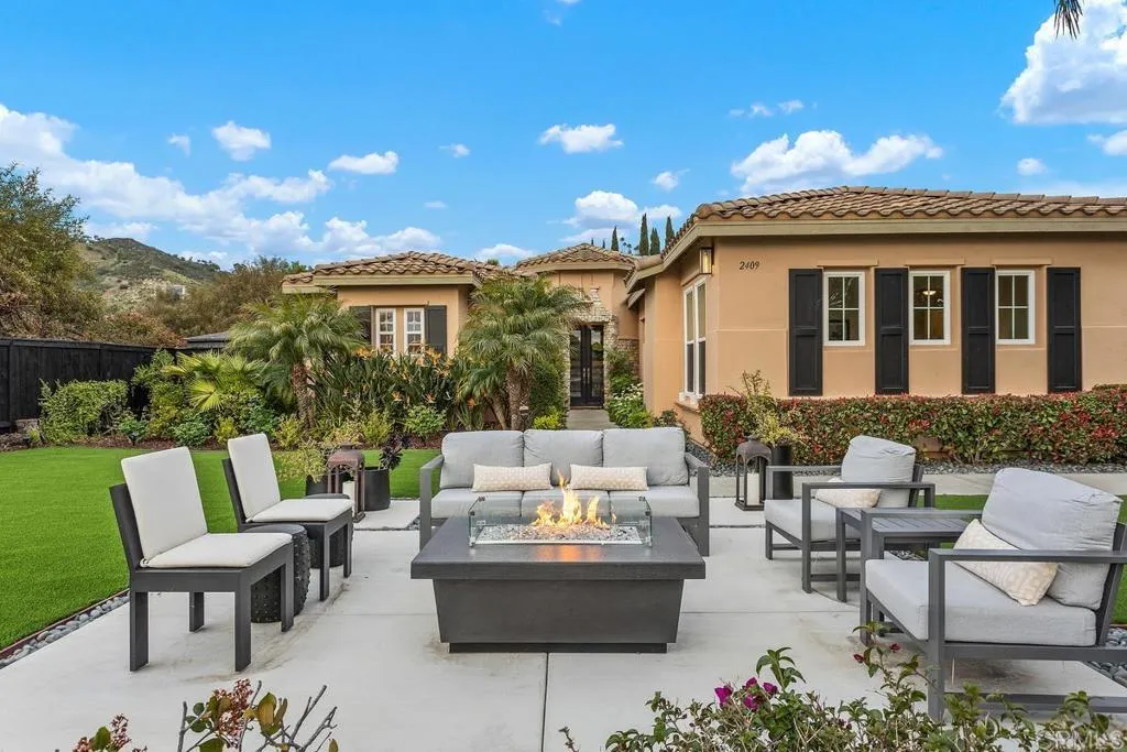 https://cdn.realtyfeed.com/cdn/127/306618373/a5ba63f800f2e74bc04aa9bae3e0224a.webp