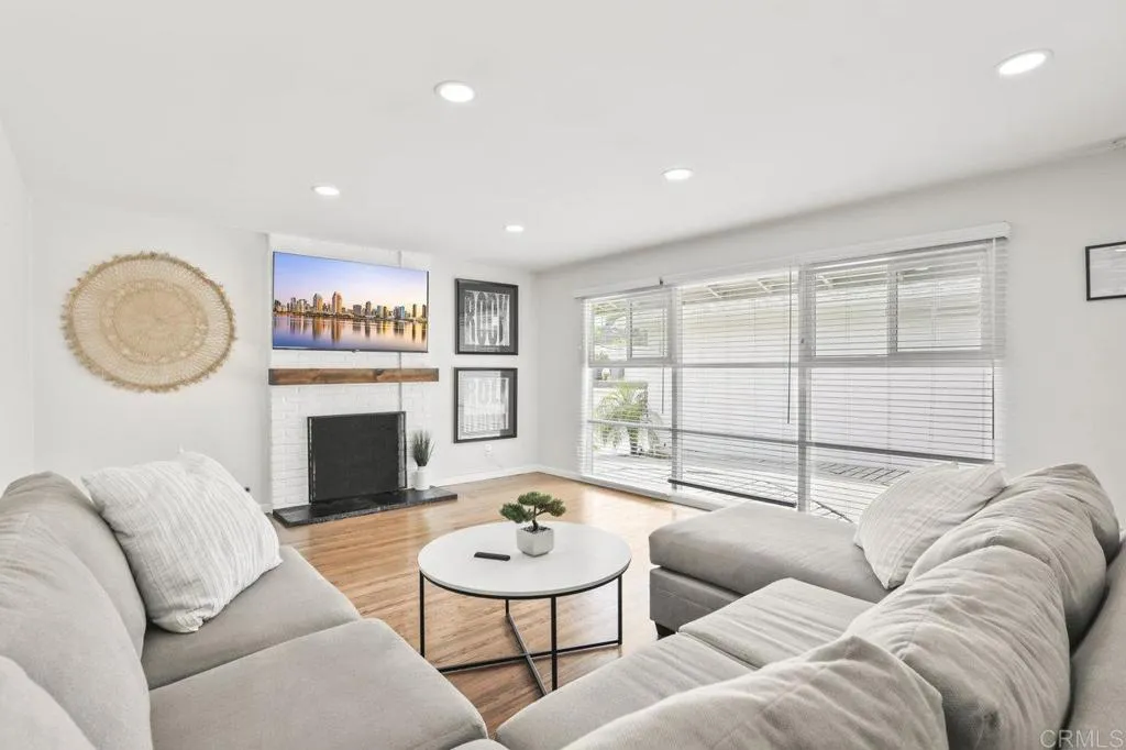 https://cdn.realtyfeed.com/cdn/127/306618410/0f9e9aba265513288f37a7ff2397a212.webp