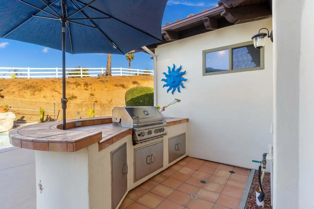 https://cdn.realtyfeed.com/cdn/127/306618411/240d8c137bb56e355b3cc733af166837.webp