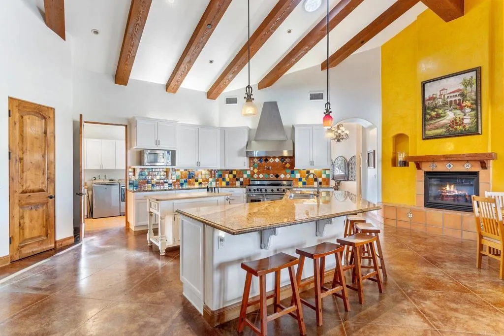 https://cdn.realtyfeed.com/cdn/127/306618411/344d4b3e907b5d73db0bf29f9b923591.webp