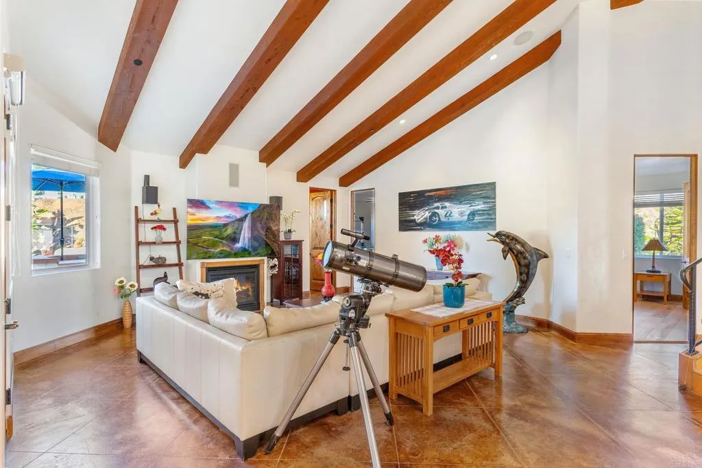 https://cdn.realtyfeed.com/cdn/127/306618411/766021bdbe0eef54c521800ad420ffa4.webp