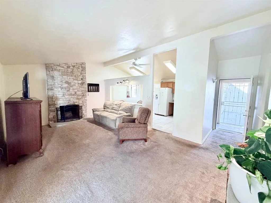 https://cdn.realtyfeed.com/cdn/127/306618415/3e110141b727fe14d70b707c71ce1b76.webp
