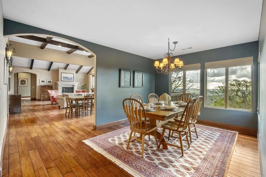 https://cdn.realtyfeed.com/cdn/127/306618440/07788ff069b199866a7b8248bbff0b90.webp