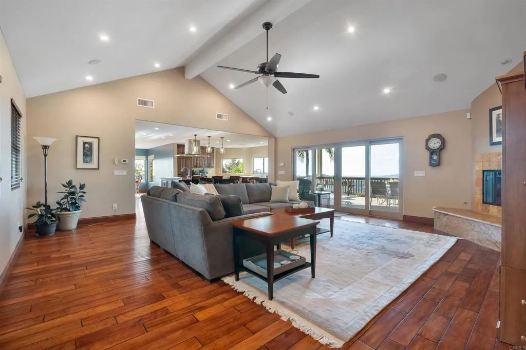 https://cdn.realtyfeed.com/cdn/127/306618440/12535fe82aaaa304d58a464fa75b91b6.webp
