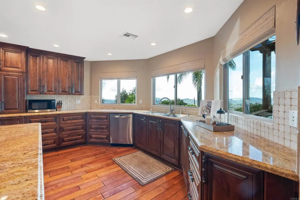 https://cdn.realtyfeed.com/cdn/127/306618440/4366157dd36d7fb67436472388c291a7.webp