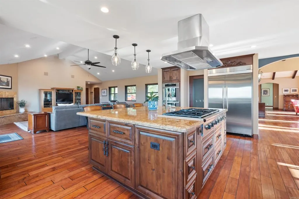 https://cdn.realtyfeed.com/cdn/127/306618440/4a4639347588122abb7b438e902fbffc.webp