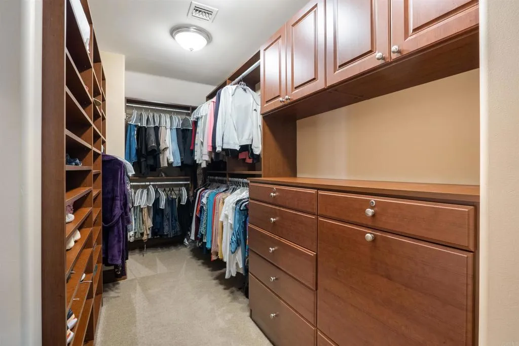 https://cdn.realtyfeed.com/cdn/127/306618440/52b009848ceb1bb440be8f16096c0d95.webp