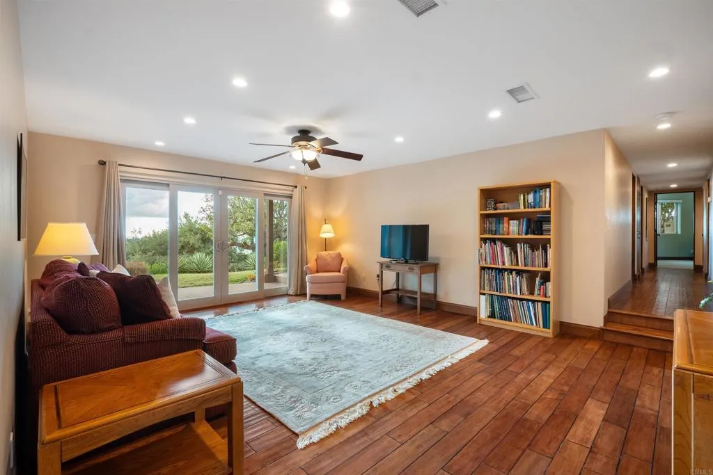 https://cdn.realtyfeed.com/cdn/127/306618440/5956b6bf44682024589134bed946de7a.webp