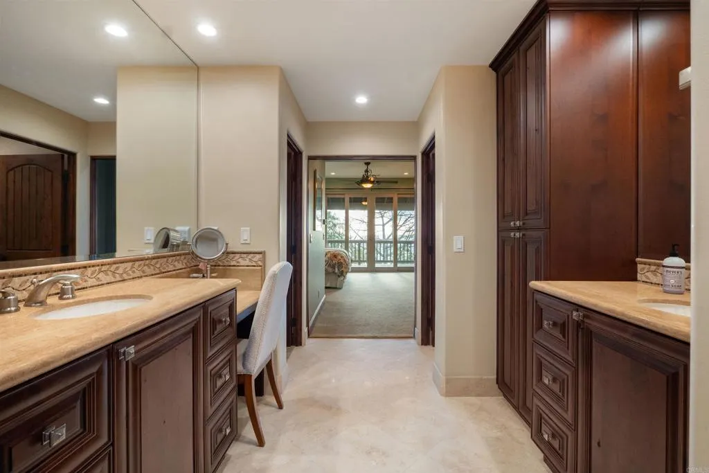 https://cdn.realtyfeed.com/cdn/127/306618440/941f6a7f4b2642b5cfd18ba14d6b6565.webp