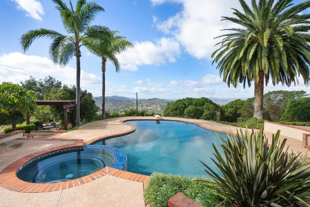 https://cdn.realtyfeed.com/cdn/127/306618440/c88e54e87e49ad4ca33860c26b44bd88.webp